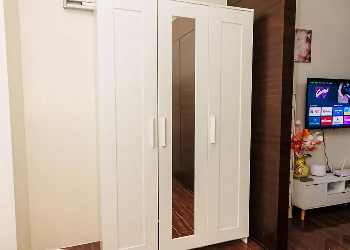 Air Penthouse 59 Gym Swim Park 300 Mbps